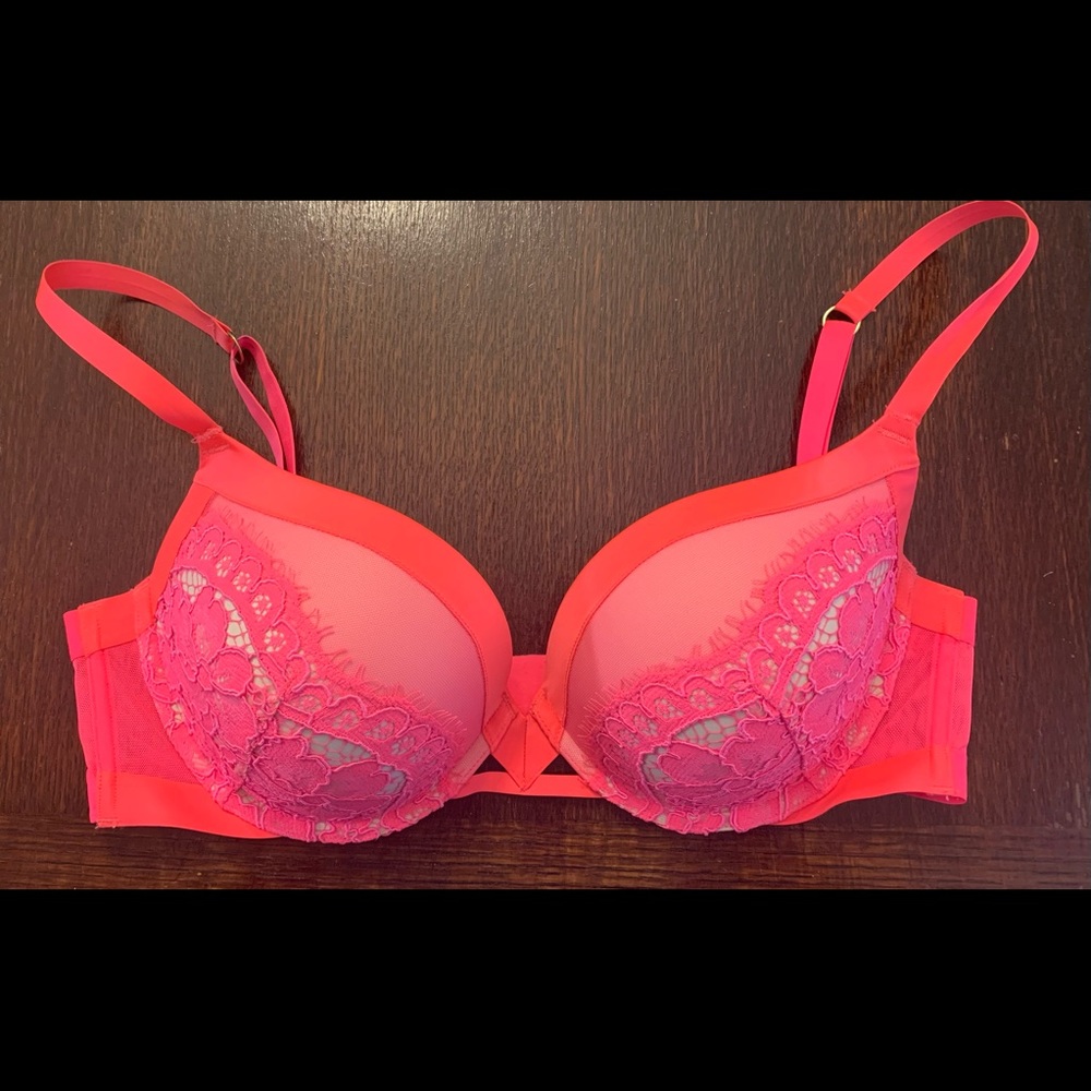 Victoria’s Secret Very Sexy push-up bra like new!!